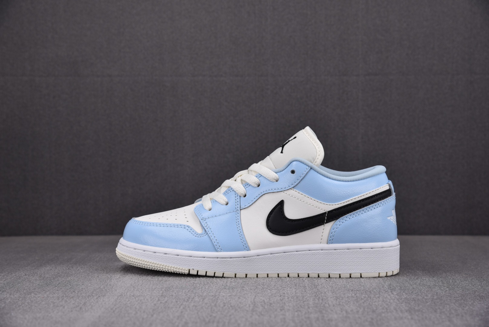 Кросівки Air Jordan 1 Low Ice Blue