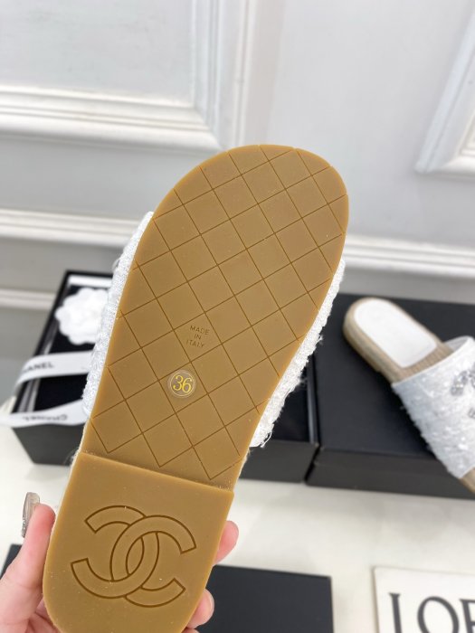 Шлепанцы женские фото 9