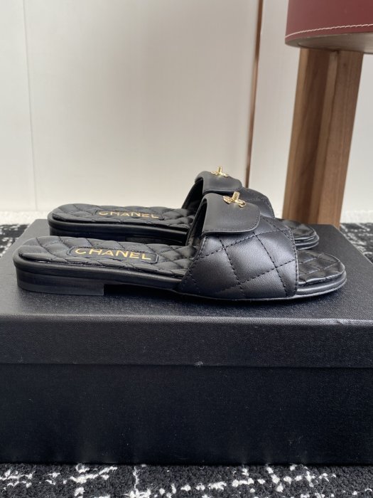 Шлепанцы женские фото 2