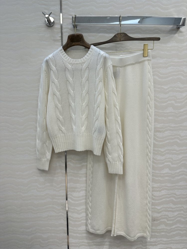 Костюм кашемировый женский с винтажным оттенком