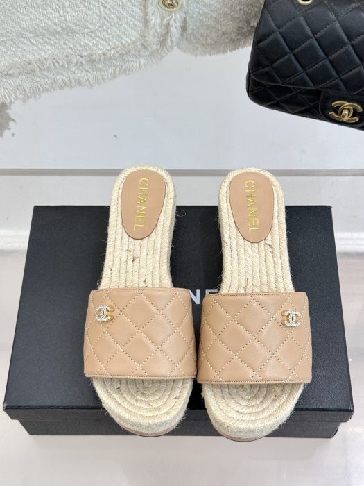 Шлепанцы женские фото 4