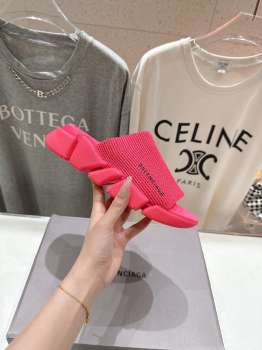 Шлепанцы женские фото 5