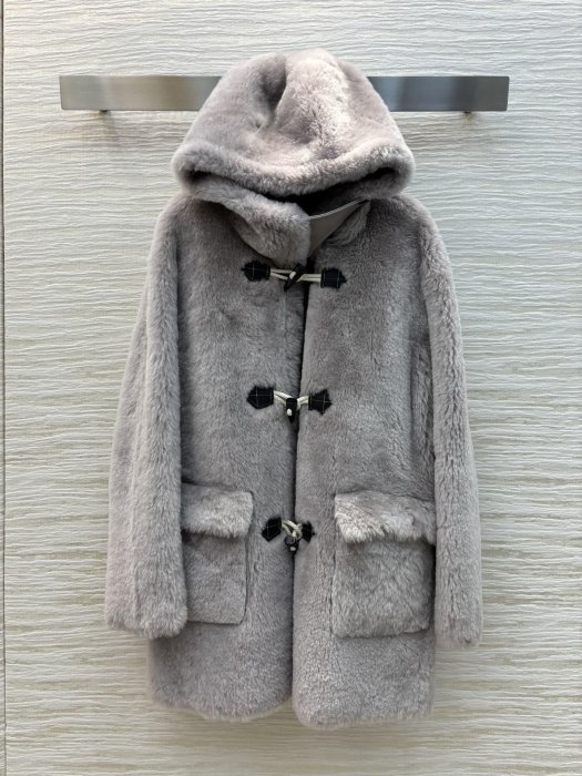 Coat wool from leather lining