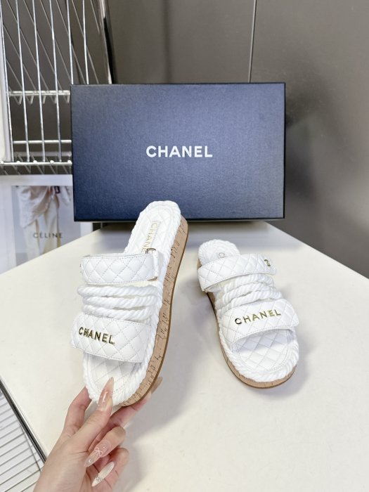 Шлепанцы женские фото 4