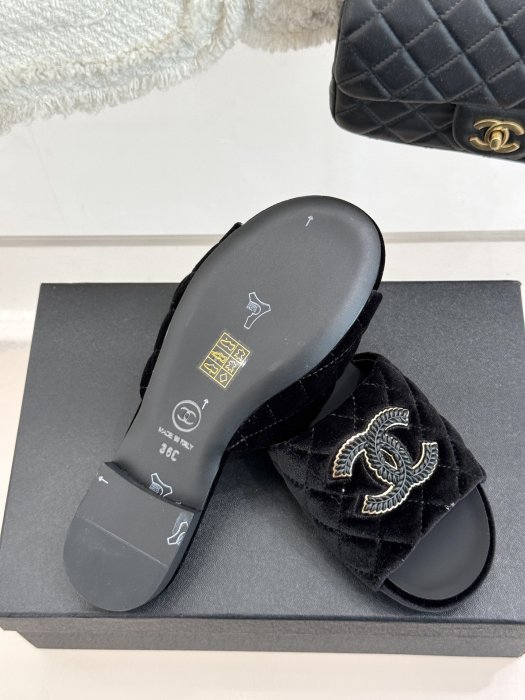 Шлепанцы фото 9