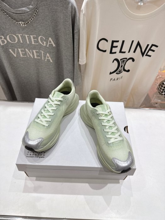 Кросівки фото 2