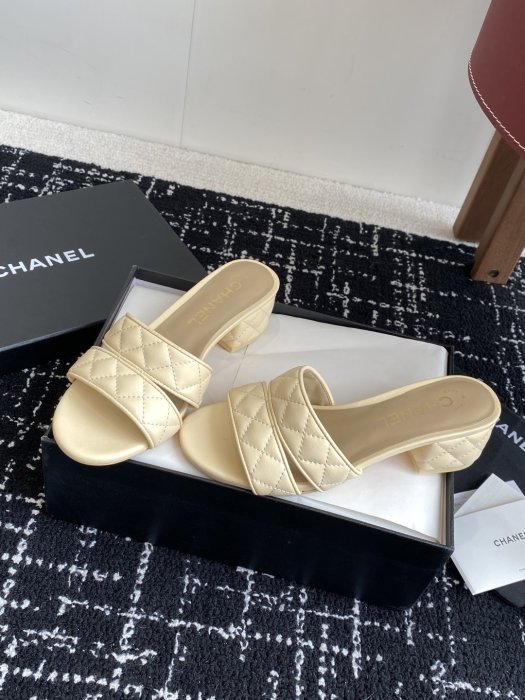 Шлепанцы женские фото 3