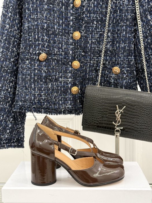 Босоніжки з роздвоєним носком