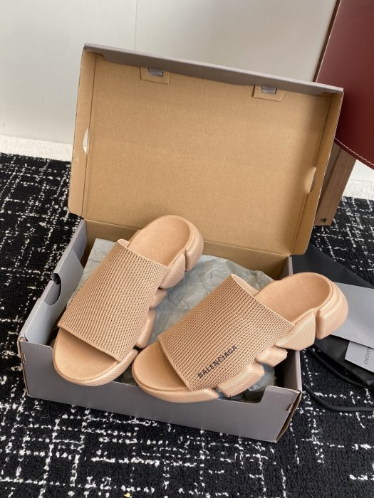 Шлепанцы женские фото 3