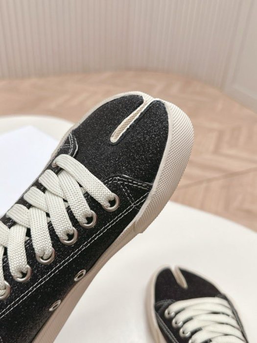 Кеди мюли з роздвоєним носком фото 4