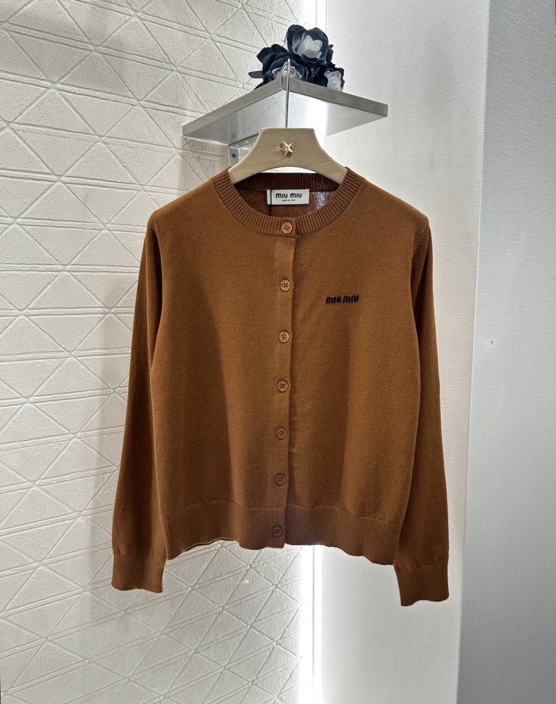 Кофта жіноча