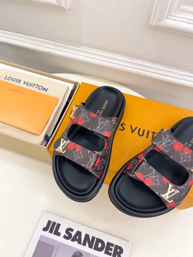 Шльопанці жіночі фото 7