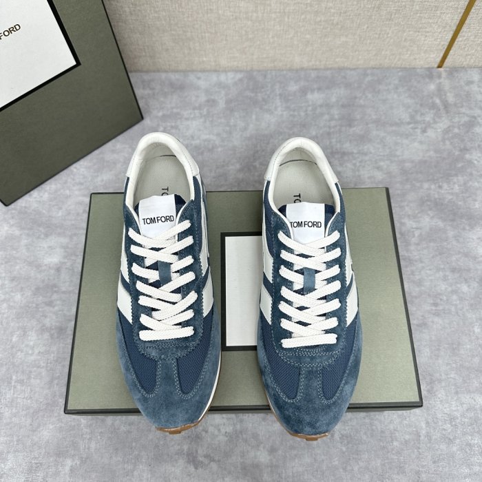 Кросівки чоловічі