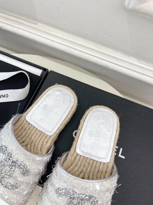 Шлепанцы женские фото 6