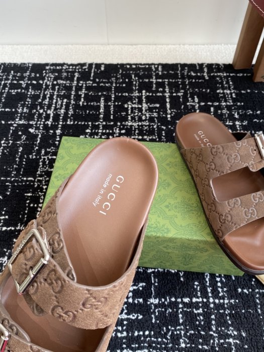 Шлепанцы фото 8