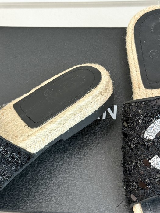 Шлепанцы женские фото 6