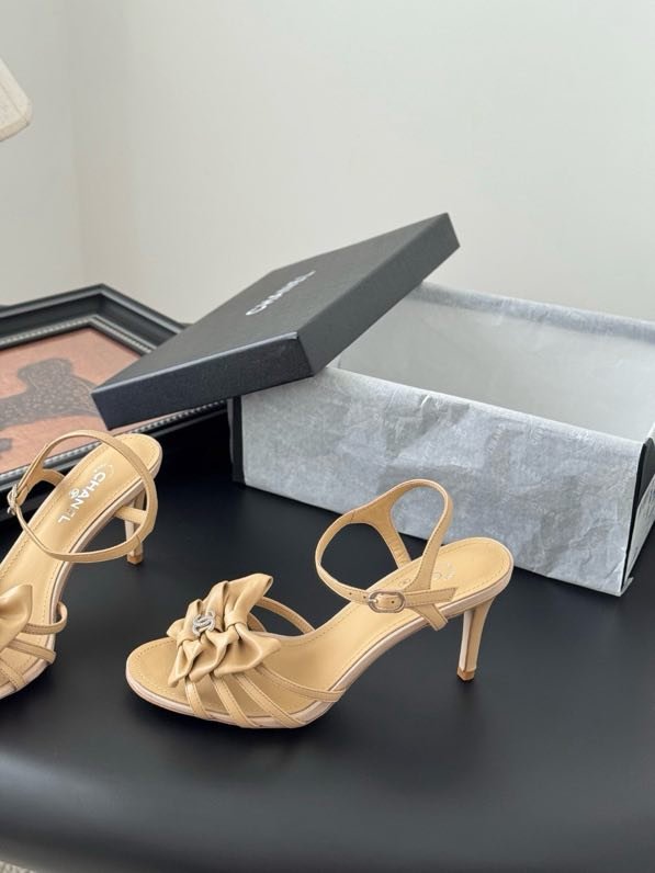 Босоножки фото 5