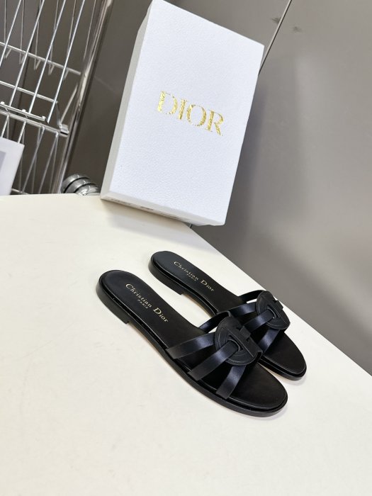 Шлепанцы женские фото 2