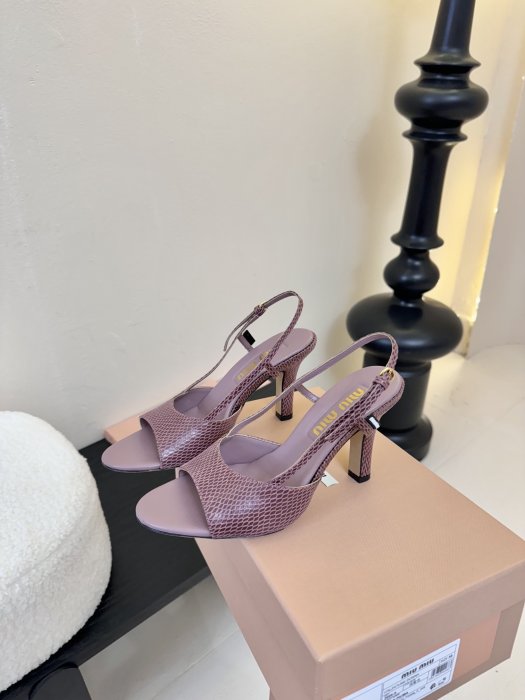 Босоножки фото 5