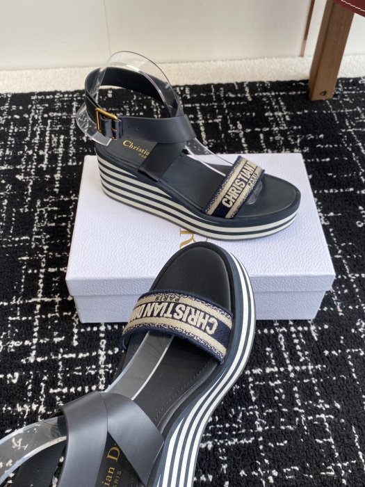 Босоножки фото 6