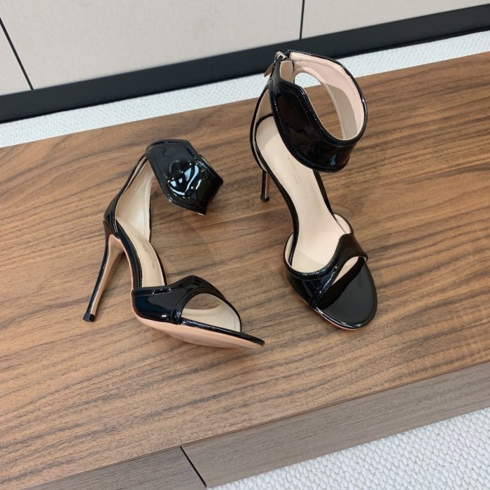 Босоножки фото 4