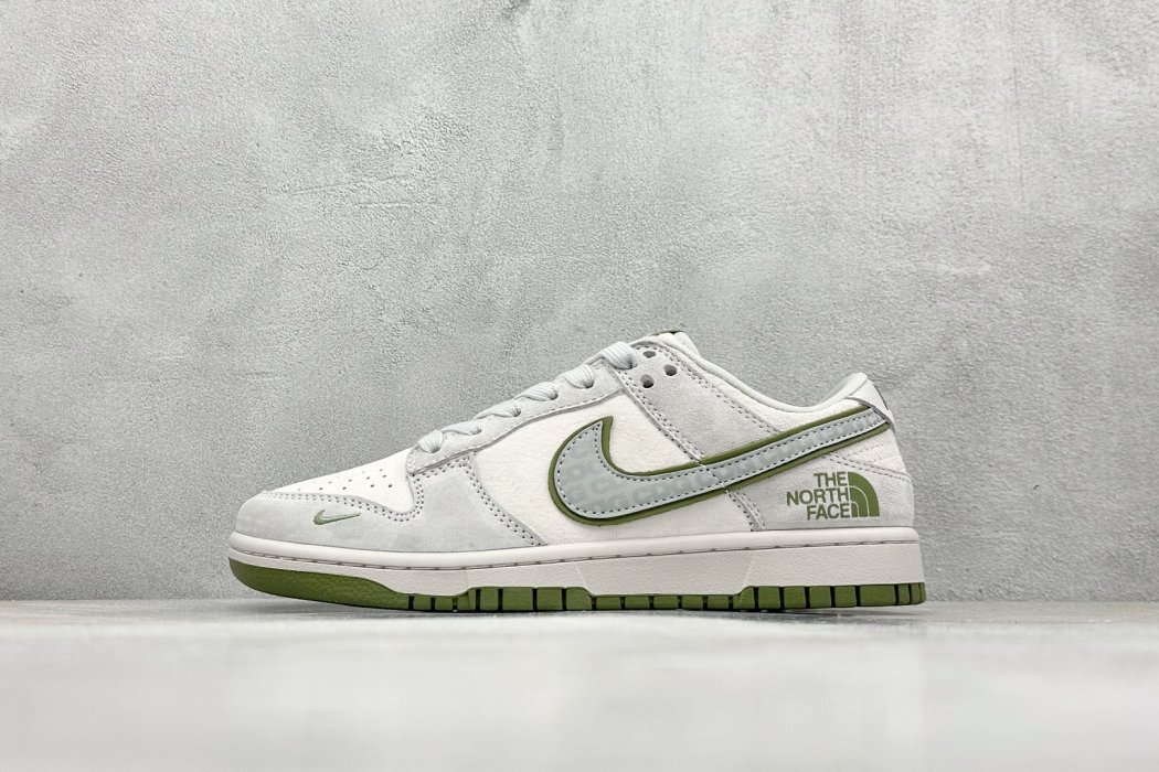 Sneakers Nike SB Dunk Low x CDG x The North Face