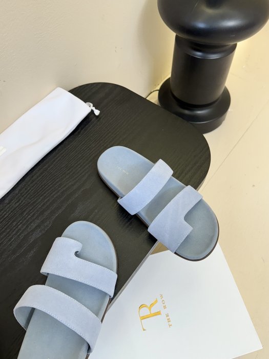 Шлепанцы женские фото 4