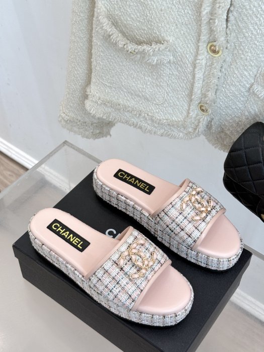 Шлепанцы женские фото 3