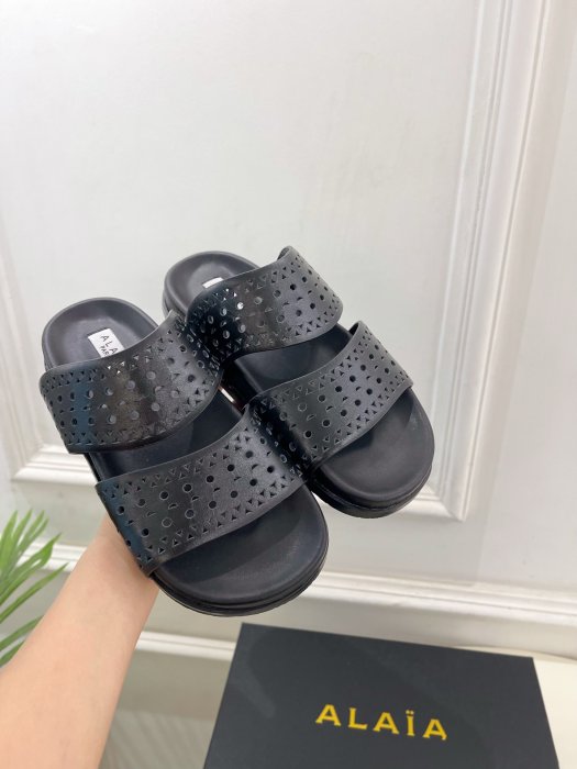 Шлепанцы женские фото 5