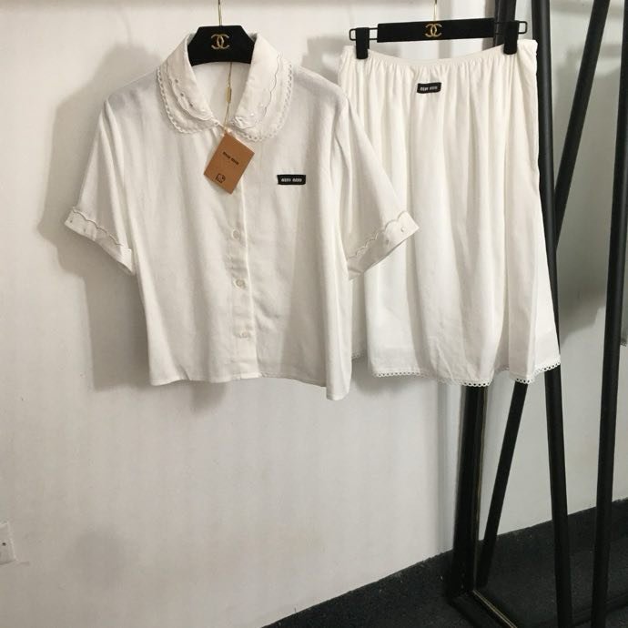 Костюм женский