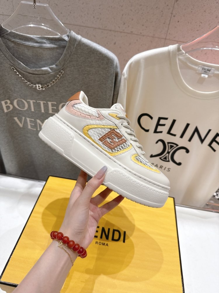 Кроссовки женские фото 5