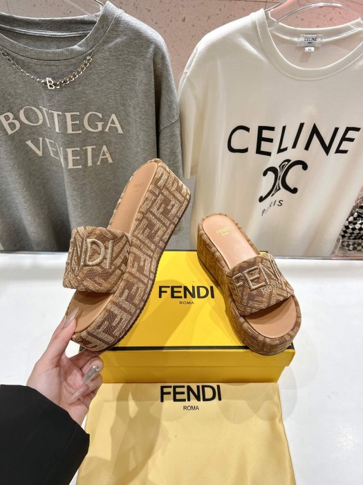 Шлепанцы фото 4