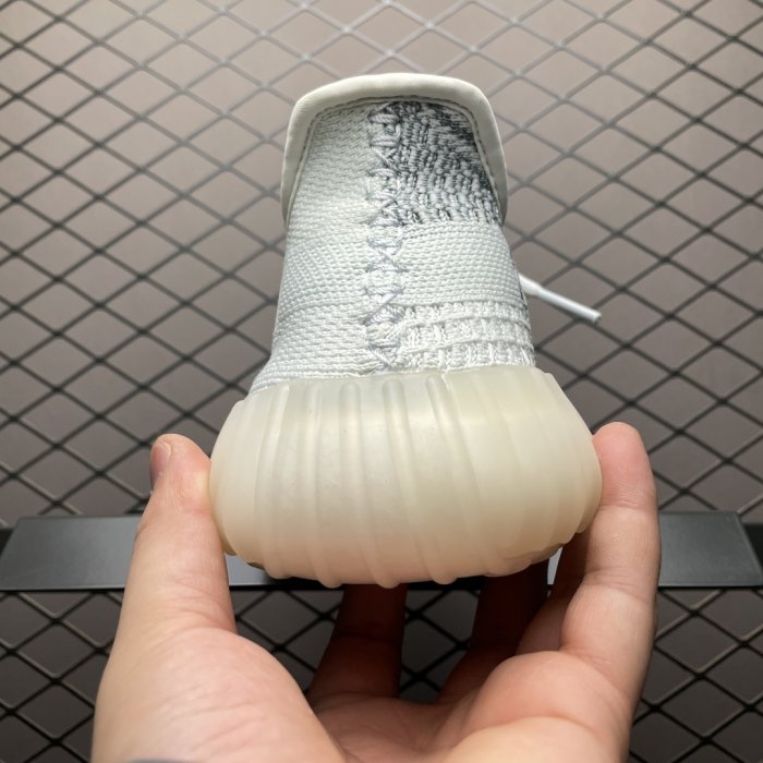 Кроссовки Yeezy Boost 350V2 фото 2