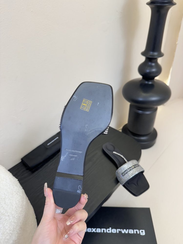 Шлепанцы женские фото 9