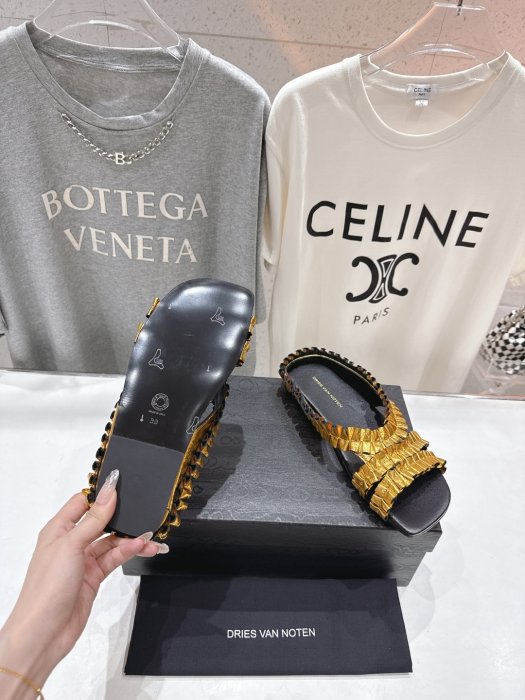 Шлепанцы фото 9