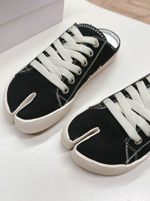 Кеди мюли з роздвоєним носком фото 2