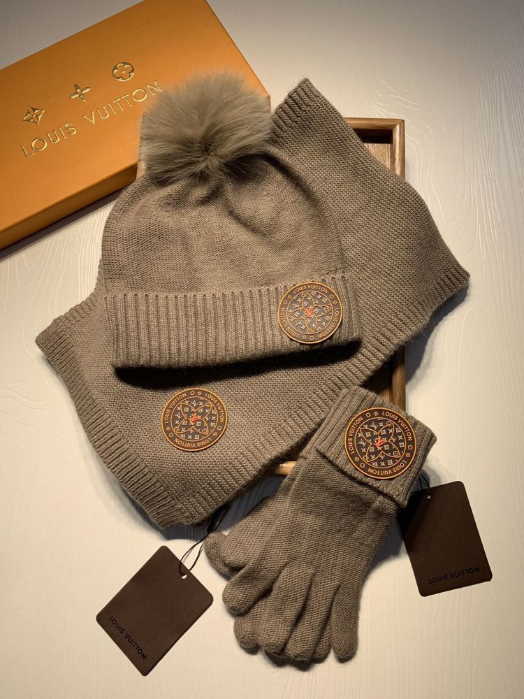 Шерстяной комплект шапка, перчатки и шарф фото 2