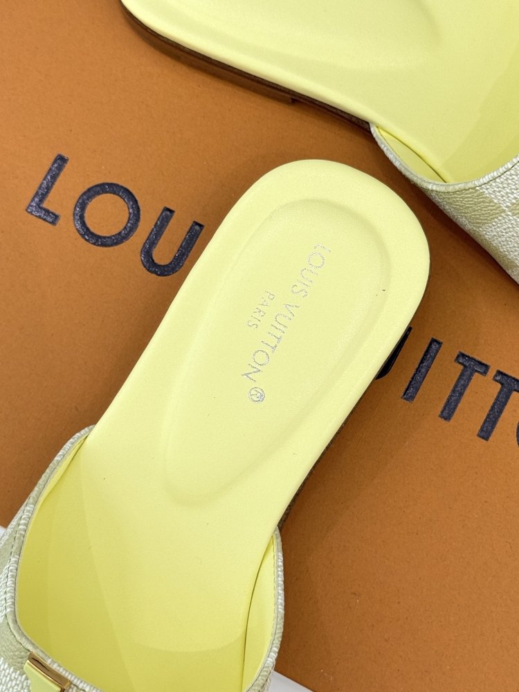 Шлепанцы женские фото 8