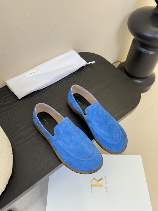 Лоферы женские