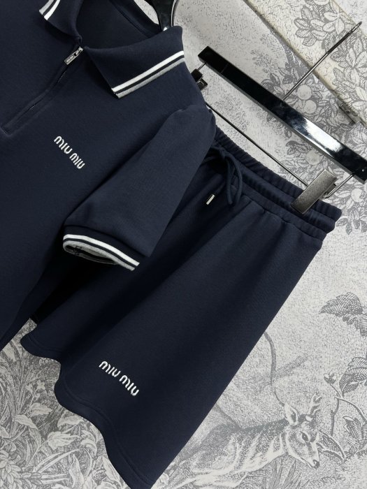 Костюм женский фото 4