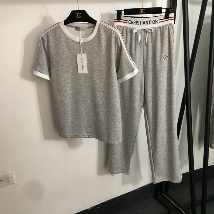 Костюм женский