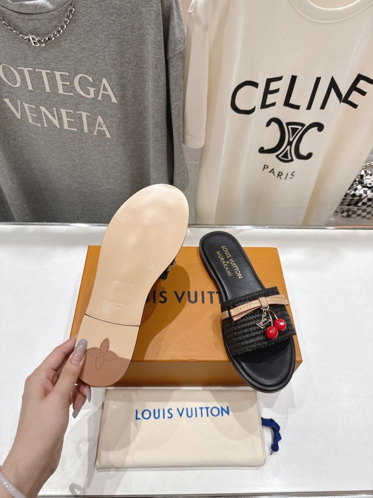 Шлепанцы женские фото 9