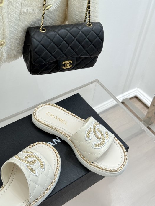 Шлепанцы женские фото 5