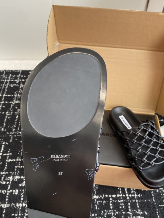 Шльопанці жіночі фото 9