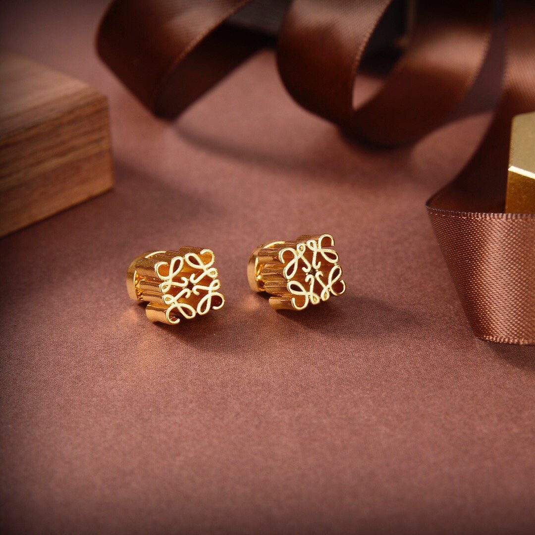 Earrings from 18-каратным gold