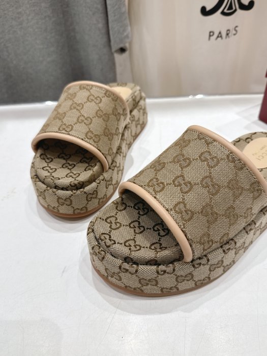 Шлепанцы фото 7