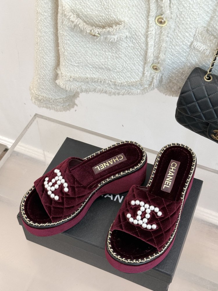 Шлепанцы женские фото 2