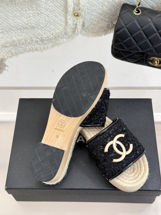 Шлепанцы женские фото 9