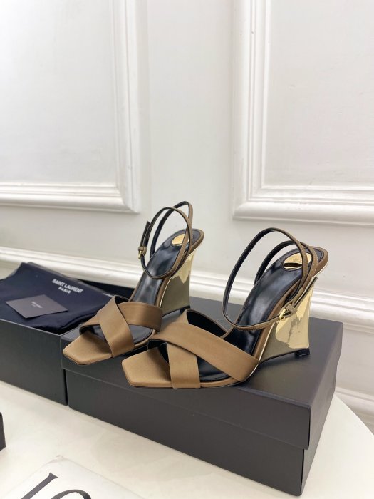 Босоножки фото 3