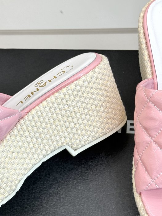 Шлепанцы женские фото 6